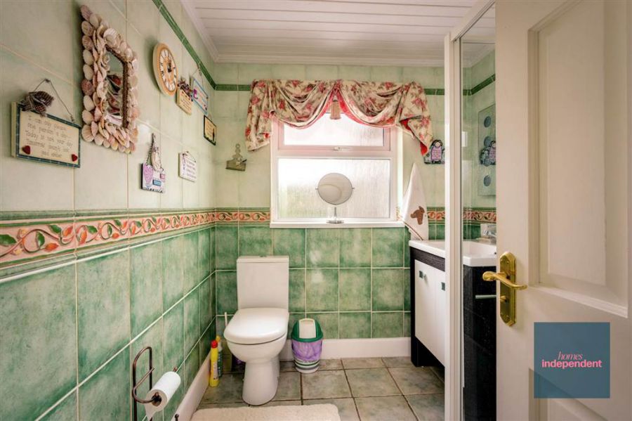 13 Wood Green Avenue