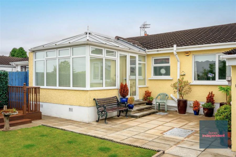 13 Wood Green Avenue