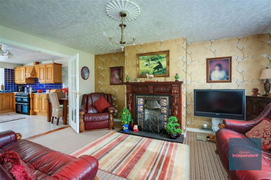 13 Wood Green Avenue