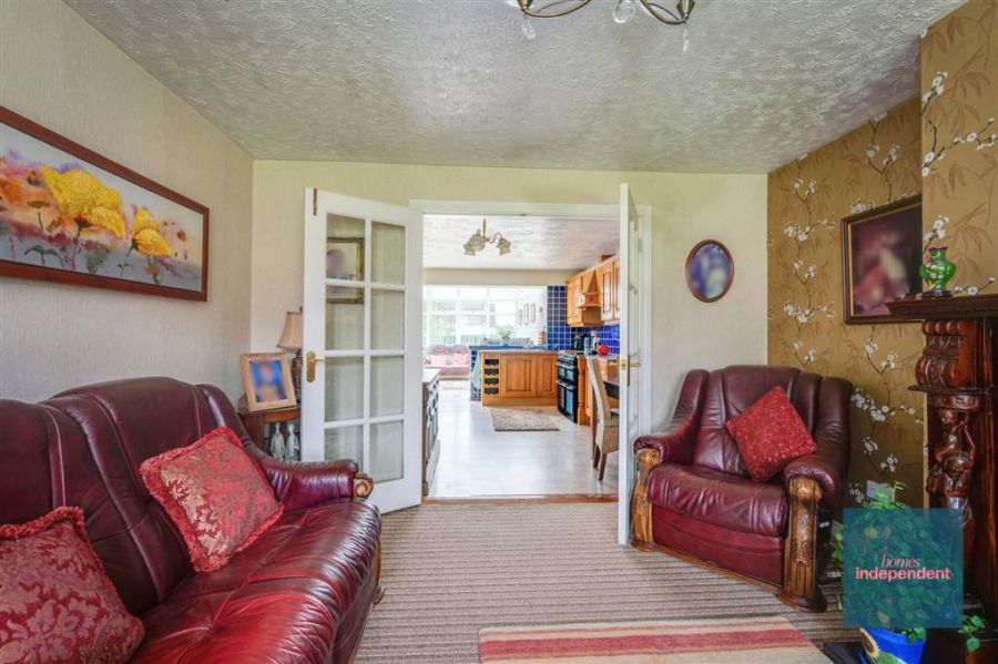 13 Wood Green Avenue