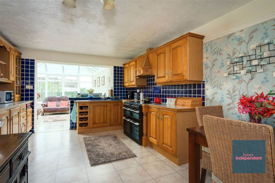 13 Wood Green Avenue
