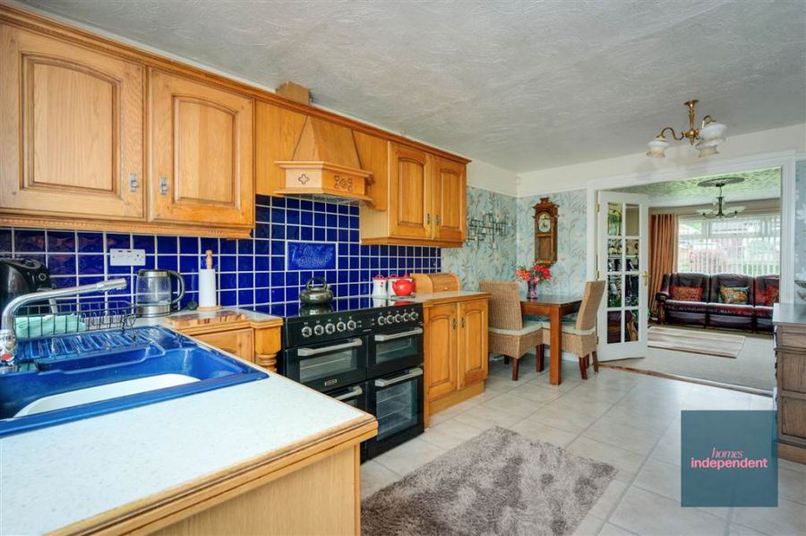 13 Wood Green Avenue