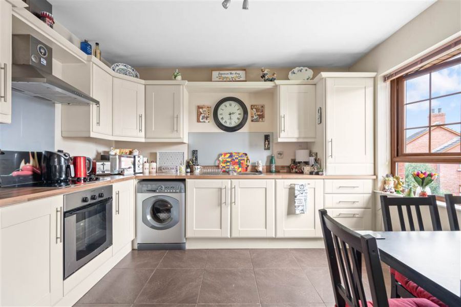 10 Westbourne Manor