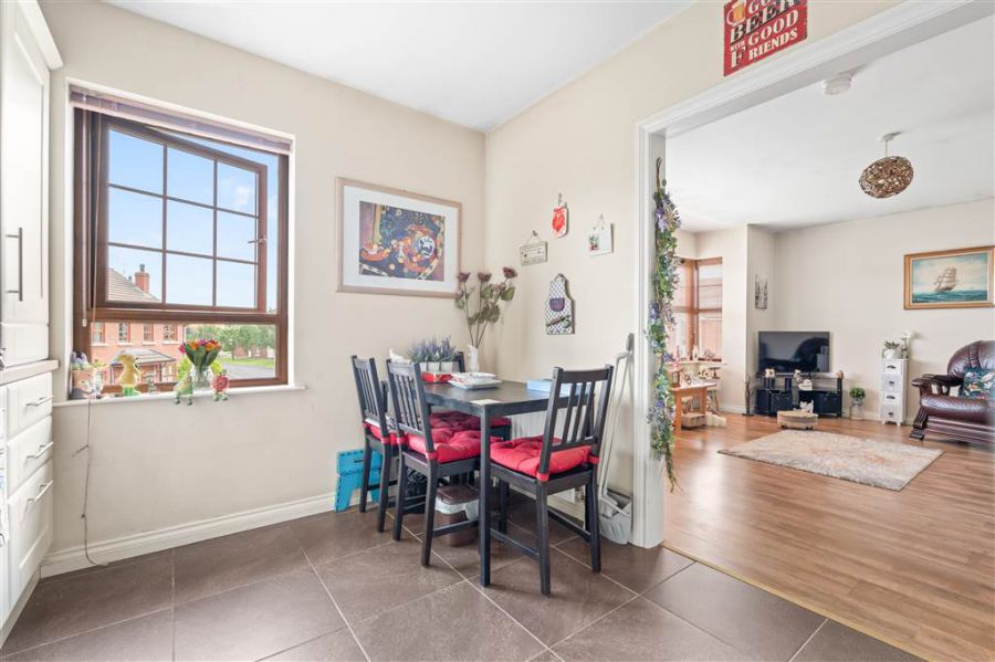 10 Westbourne Manor