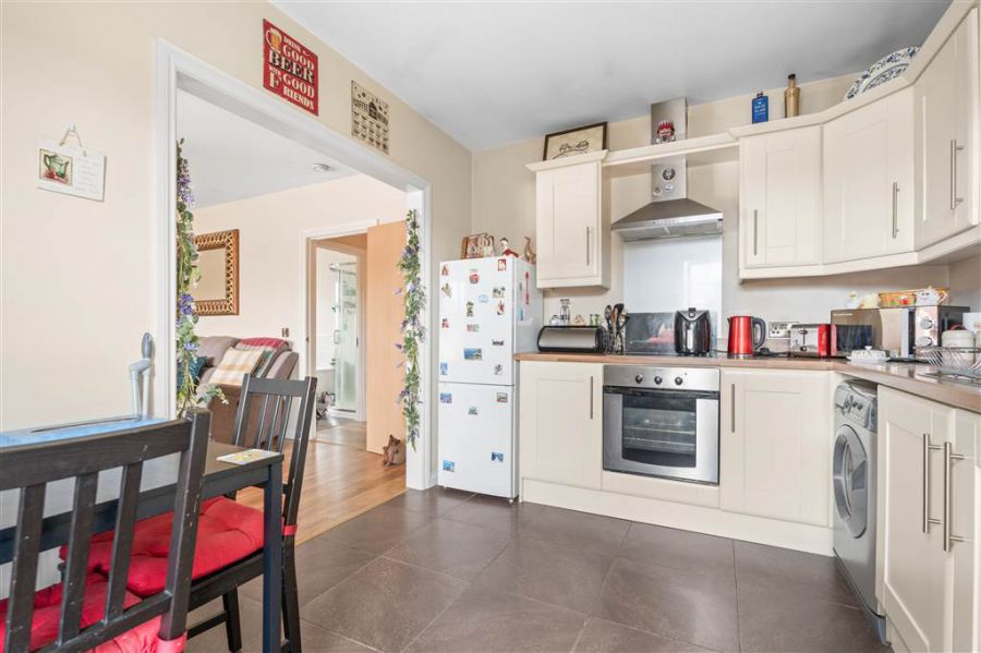 10 Westbourne Manor