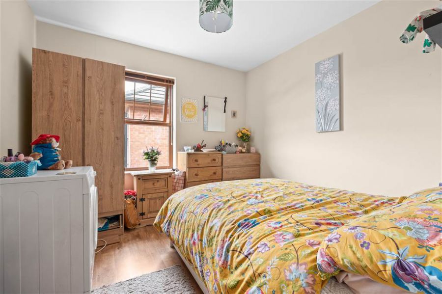 10 Westbourne Manor