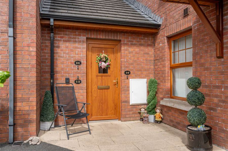 10 Westbourne Manor