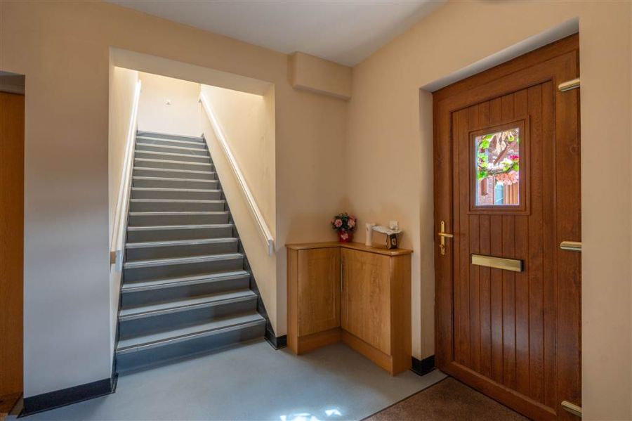 10 Westbourne Manor