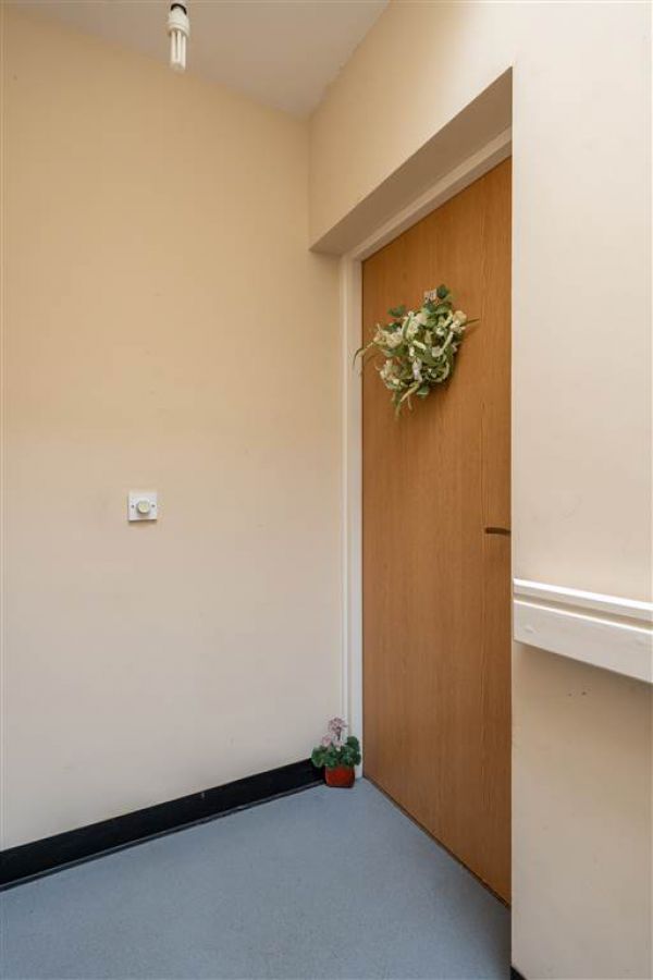 10 Westbourne Manor