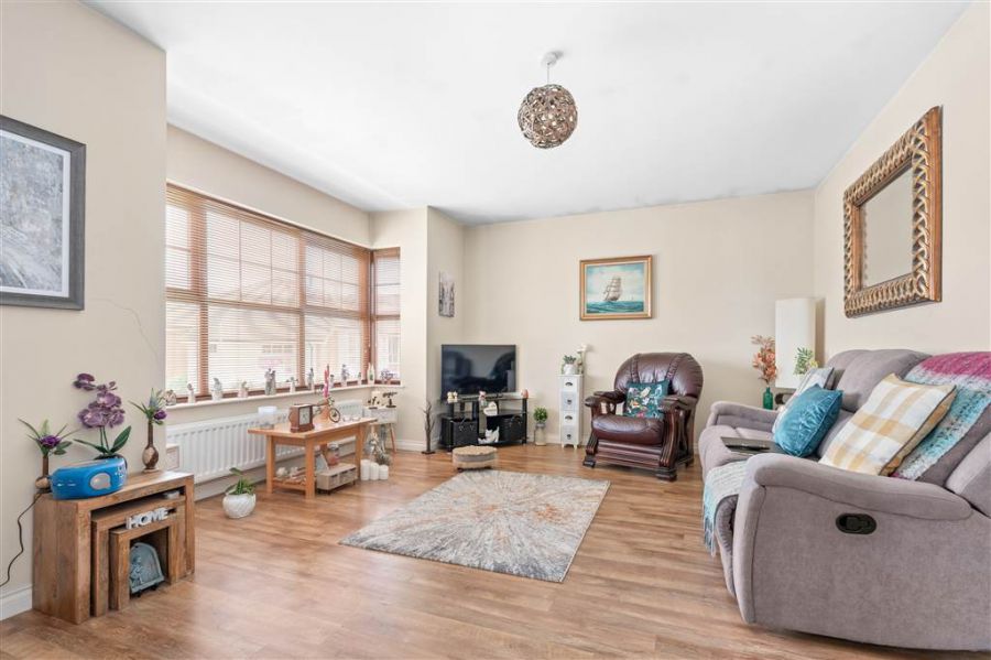 10 Westbourne Manor