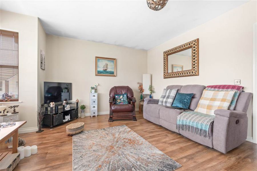 10 Westbourne Manor