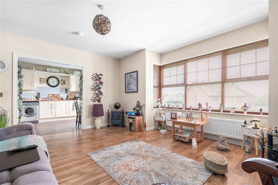 10 Westbourne Manor