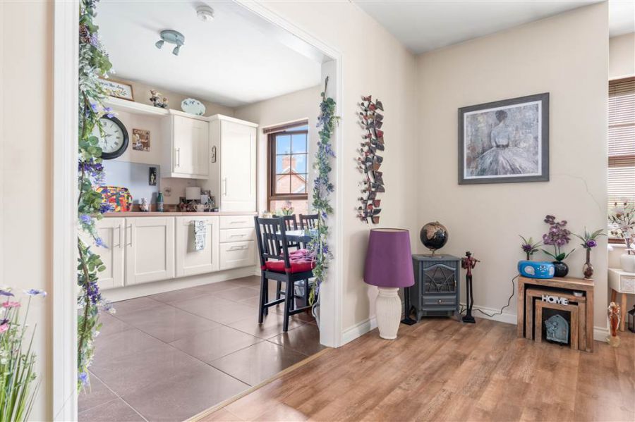 10 Westbourne Manor