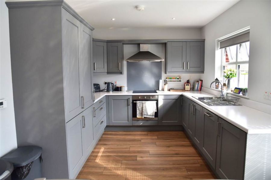 44 Sandhurst Manor
