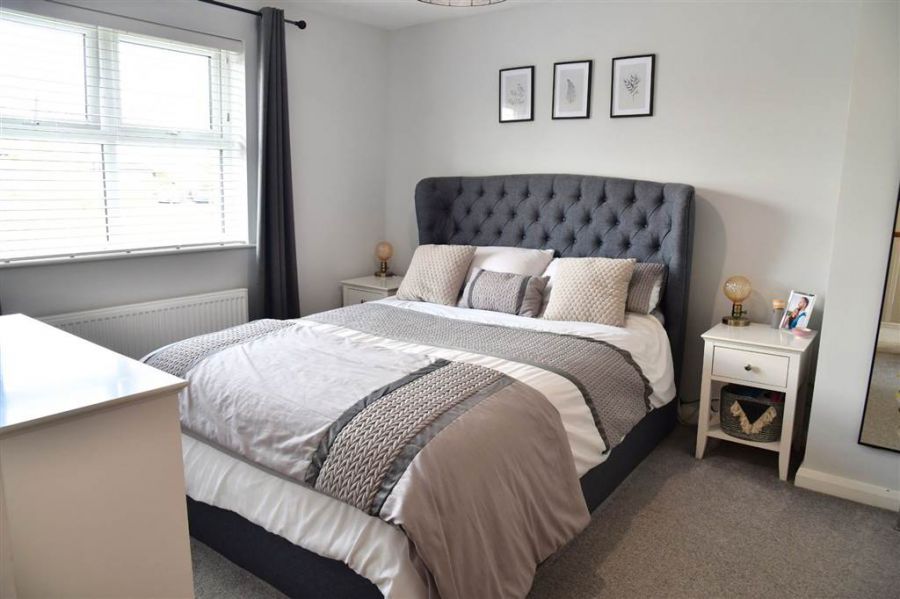 44 Sandhurst Manor