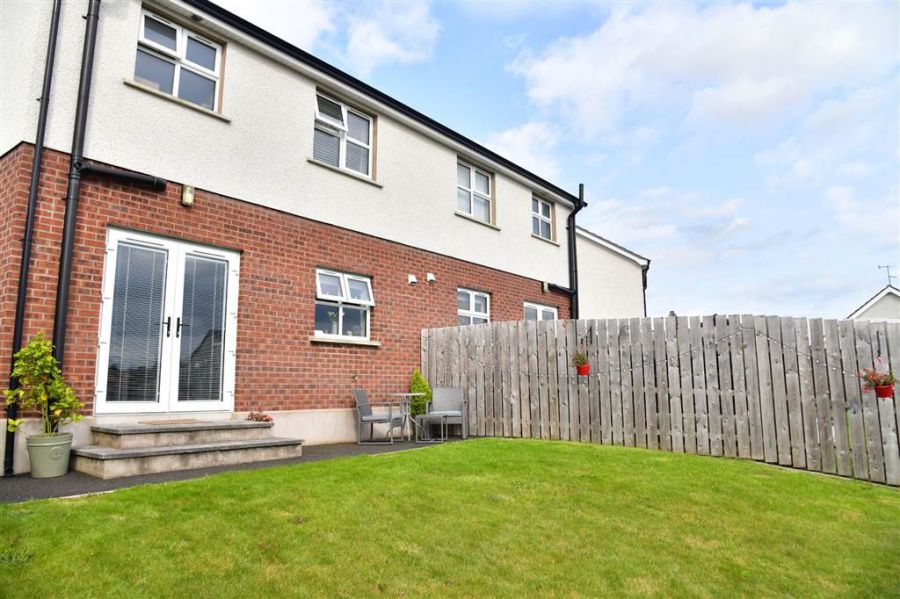 44 Sandhurst Manor
