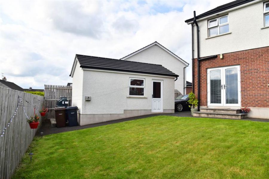 44 Sandhurst Manor