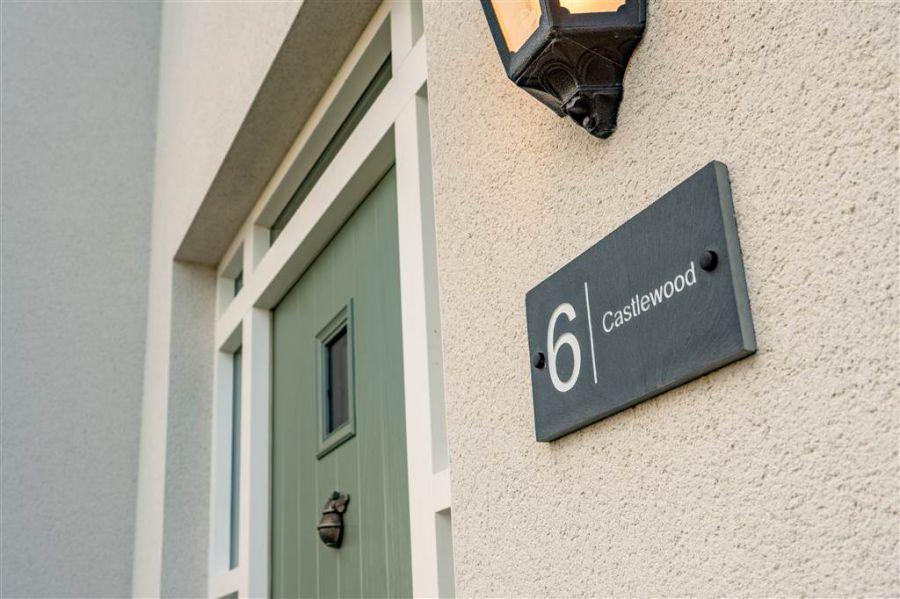 6 Castlewood