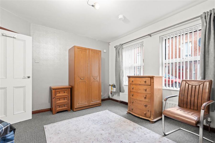 Bedroom 1, 10A Clonavon Terrace