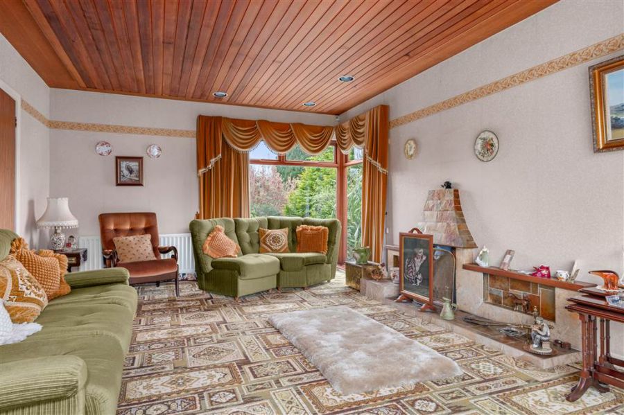 24 Ballyloughan Heights