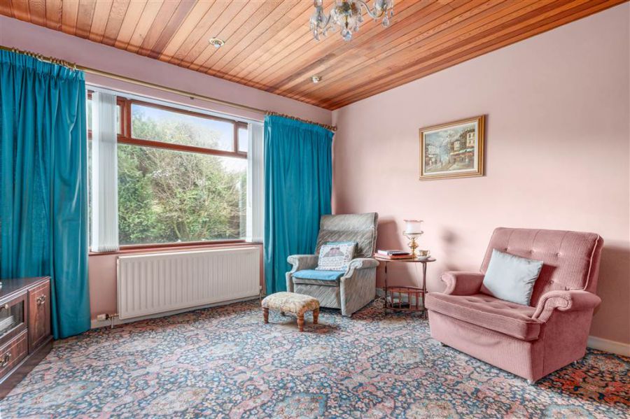 24 Ballyloughan Heights