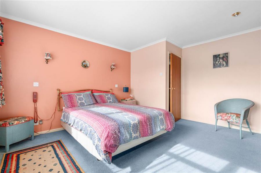 24 Ballyloughan Heights