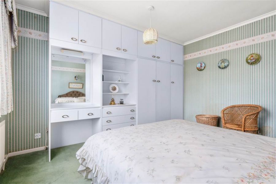 24 Ballyloughan Heights