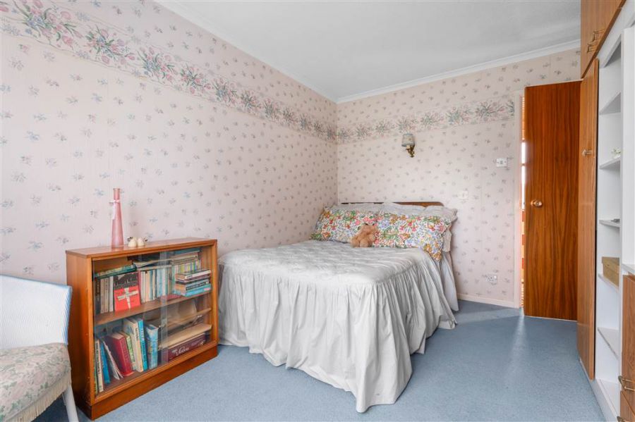 24 Ballyloughan Heights