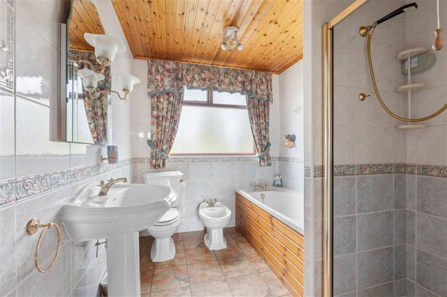 24 Ballyloughan Heights