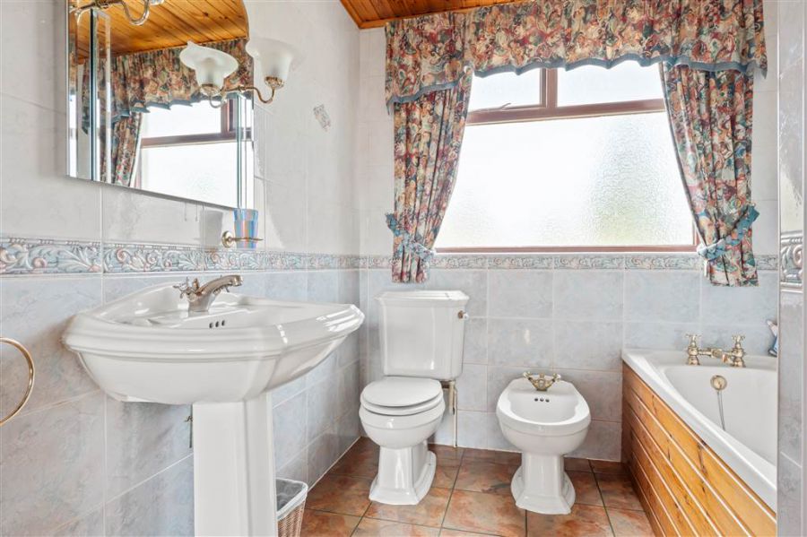 24 Ballyloughan Heights