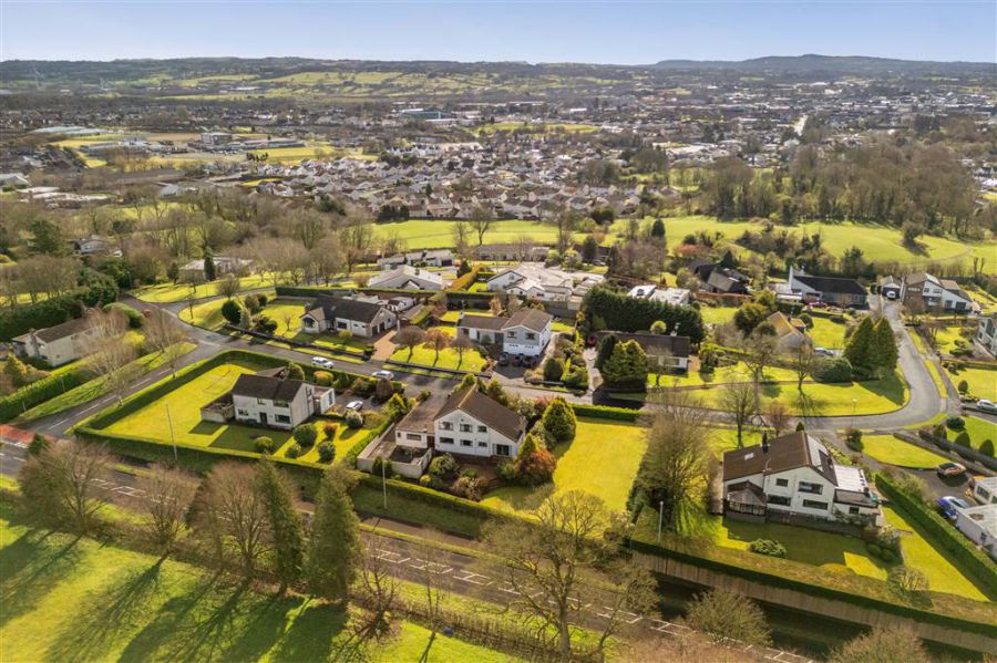 24 Ballyloughan Heights