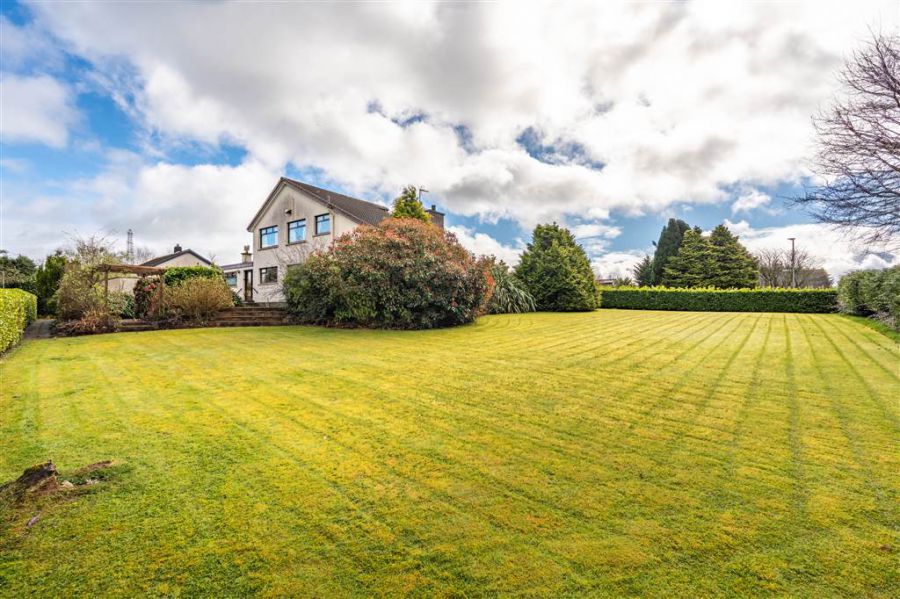 24 Ballyloughan Heights