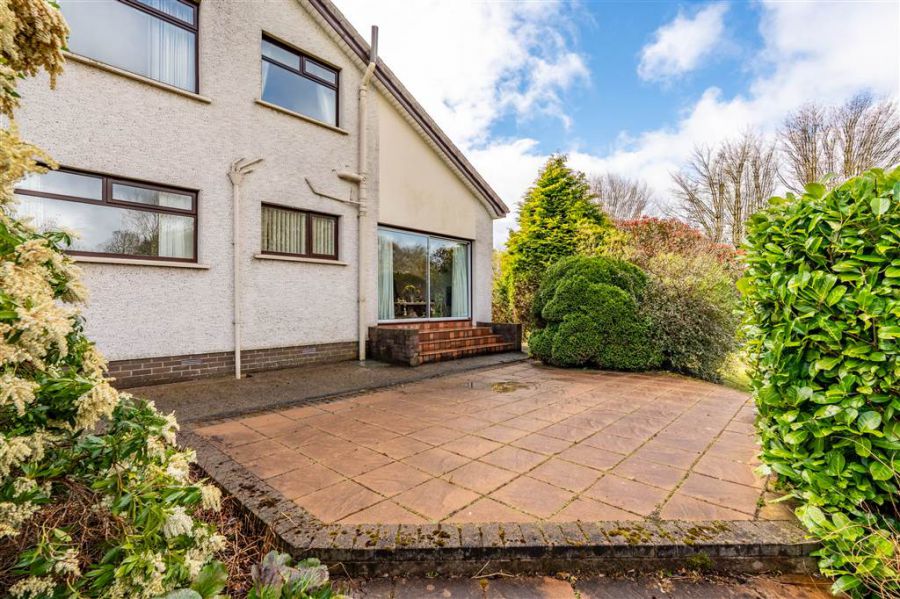 24 Ballyloughan Heights