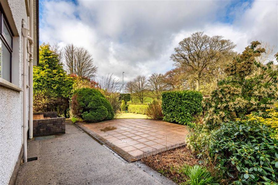 24 Ballyloughan Heights