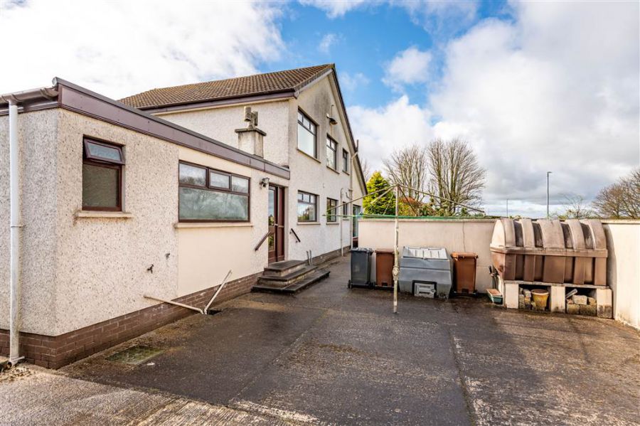 24 Ballyloughan Heights