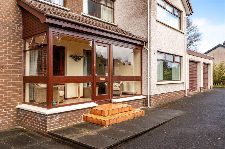 24 Ballyloughan Heights