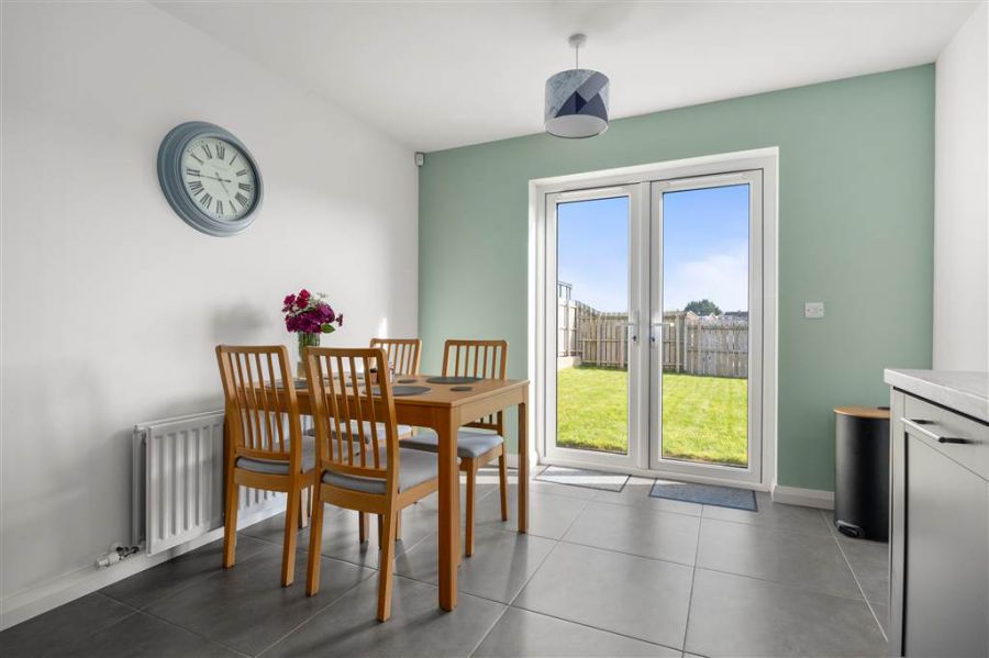 18 Foxton Wood Avenue