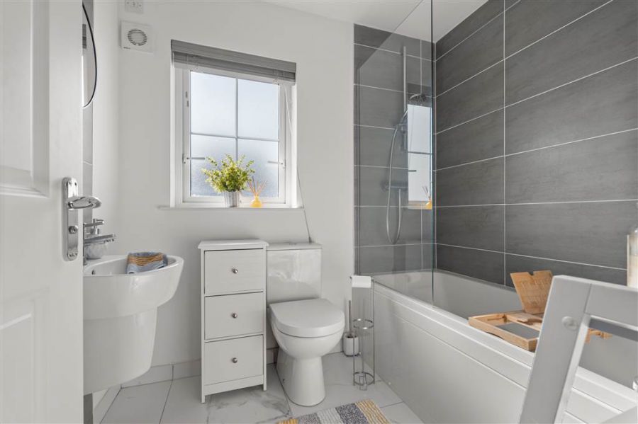 18 Foxton Wood Avenue