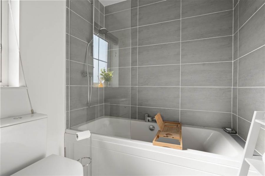 18 Foxton Wood Avenue