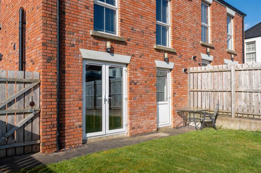 18 Foxton Wood Avenue