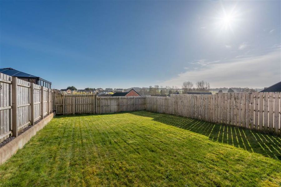 18 Foxton Wood Avenue