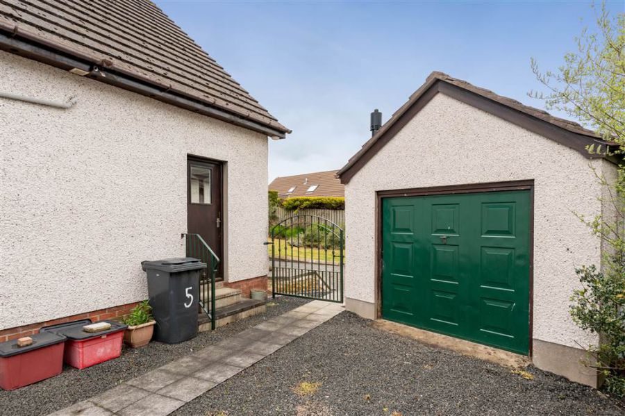 5 Trench Court