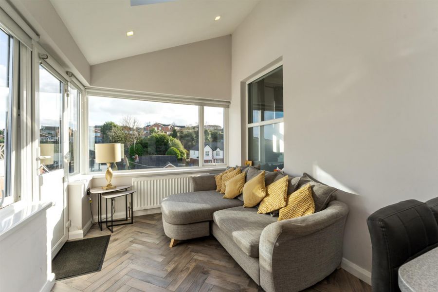 16 Londonderry Gardens