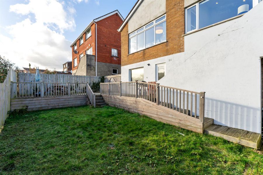 16 Londonderry Gardens