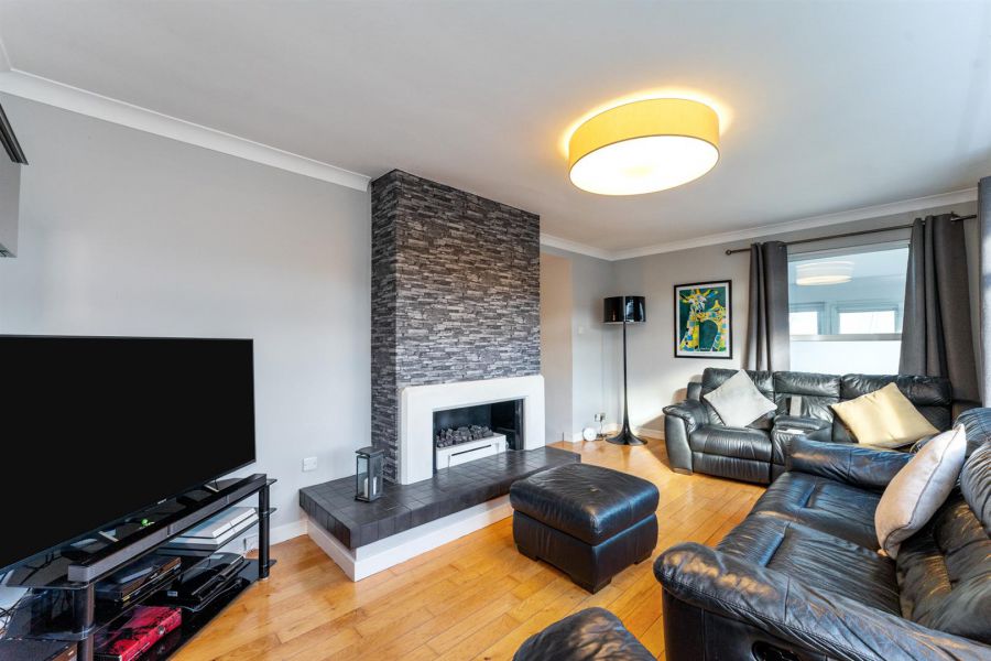 16 Londonderry Gardens