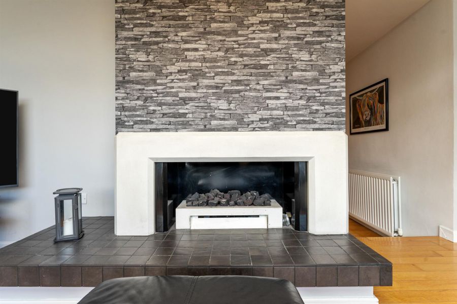 16 Londonderry Gardens