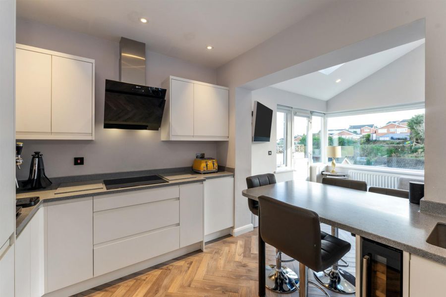 16 Londonderry Gardens