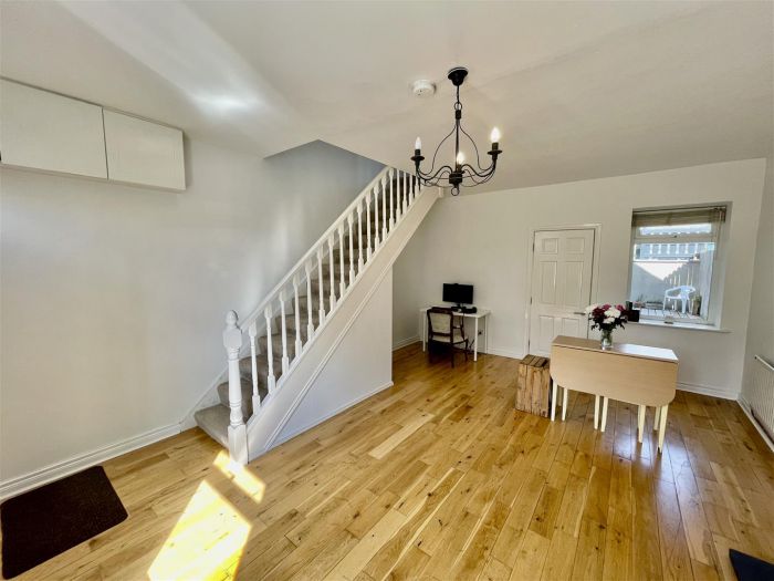 6 Frederick Place