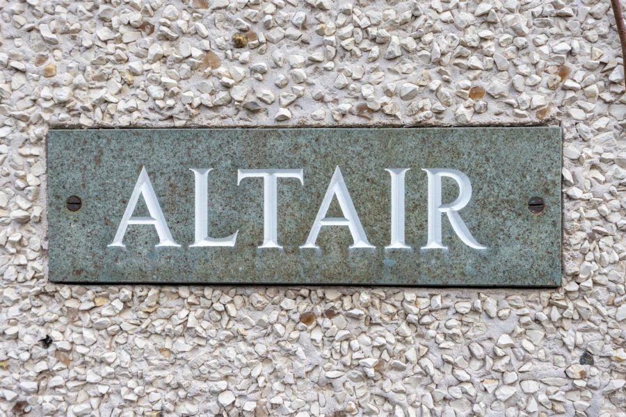 Altair, 1 Mountainside