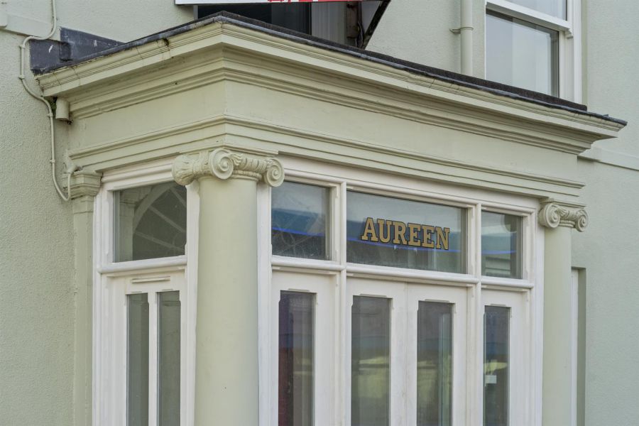 Aureen, 11 The Square